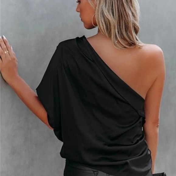 🟣SALE Champagne one shoulder batwing satiny top - Picture 3 of 3